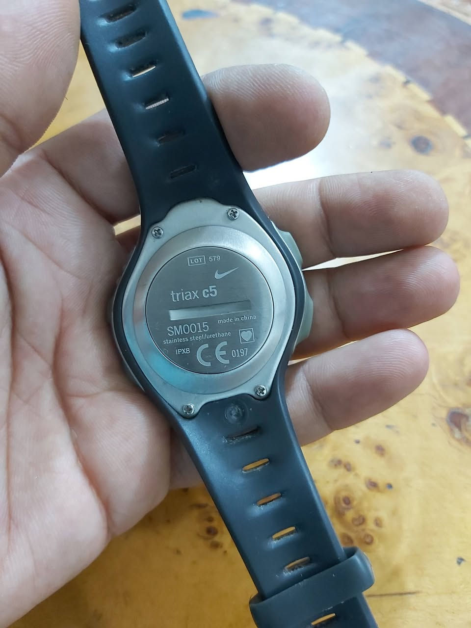 السلام عليكم
ساعة نايكي ترياكس سي 5 باله اصلي نضافه فول 
قطر الساعه 45
ظغط تحت الماء 
منفذ للتاريخ يومي وشهر 
لأيت لد جرس 
ثلاث منبهات 
سعر 75 ألف يوجد توصيل


**إذا كنت صاحب هذا الإعلان وتريد حذفه لأي سبب، رجاءا أرسل رسالة إلى الدعم الفني**