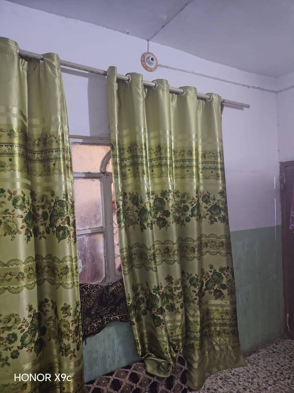 ب48 مليون مع المجال للمشتري 
سلام عليكم ورحمه الله وبركاته 
دار سكن للبيع مساحه 200متر طابو زراعي سند 25 بناء بلوك الأساس صب كونكريت السقف عكاده مشمول بلتطويب 
ثلاث غرف نوم صاله مطبخ حار ومطبخ بارد استقبال تخاريج داخليه و خارجيه ساحة دار درج بيتونه عايز تشاريف فقط السطح جاهز فرشي العنوان الكوفه ناحيةالبراكيه قرب شارع المطار القديم شارع سيد حبيب للتواصل معنا *********** ابو سلطان للعقار نستقبل عروضكم وطلباتكم العقارية وتساب ***********
