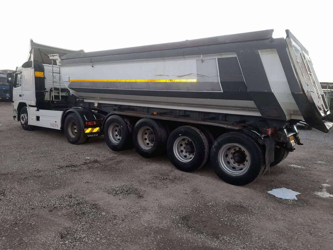 للبيع 🛑🛑🛑
فالفو موديل ٢٠١١
 محرك وحش ٤٨٠
كير اوتماتيك عرجه 
أربع محاور دك محلي موديل ٢٠ العربانه دنكير ١٦ تخم تاير سياره مكفوله كفاله عامه
أرجو الاستفسار اتصل على ارقم  
*********** ***********
