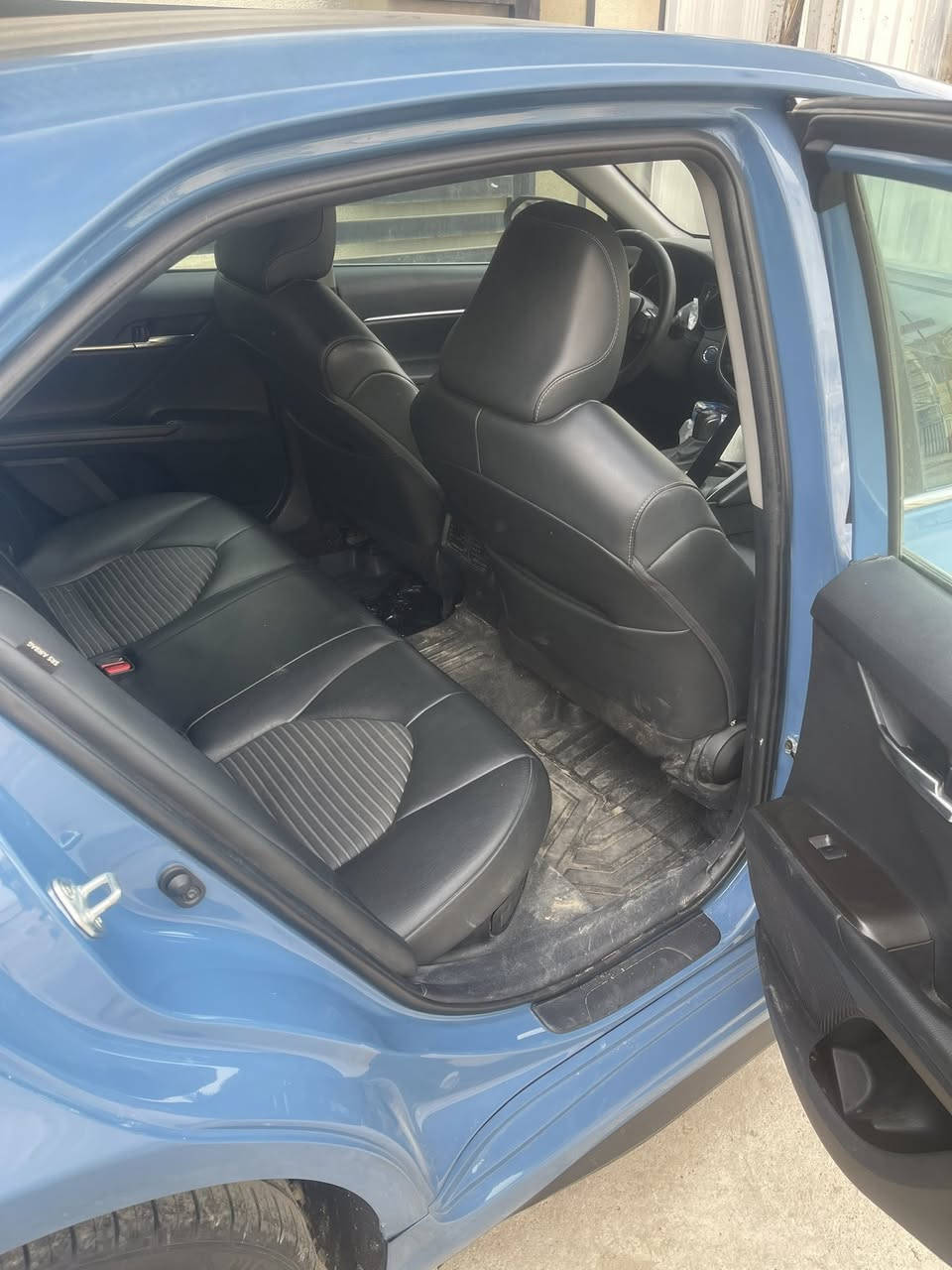 كامري 2023 فئة SE هايبرد
مواصفات الse الاعتيادية 

السيارة قطعة وحدة صبغ 

معروضة 220 ورقة و بيها مجال 

للتواصل ***********
