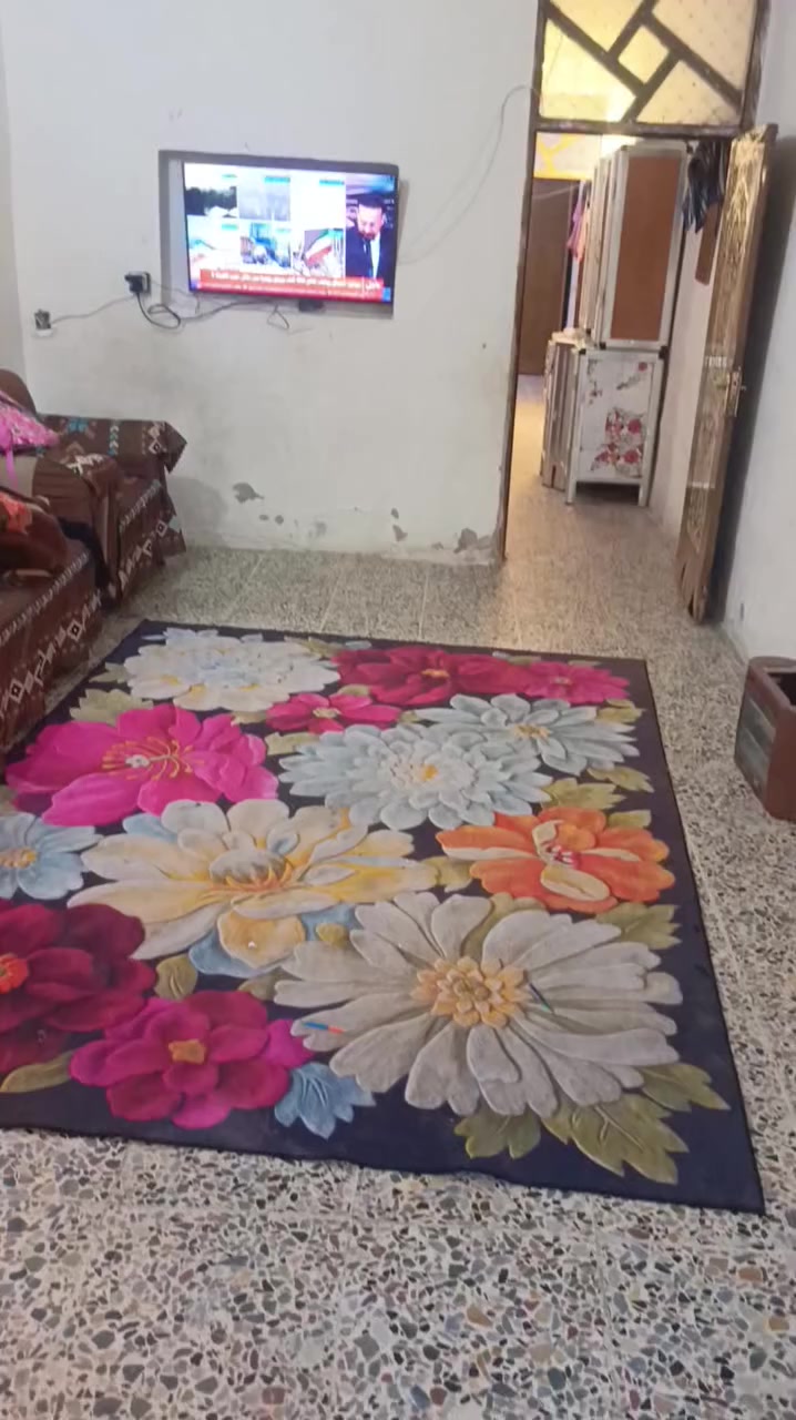 للبيع بيت مساحه 75 متر بمنطقه الحسينيه في المنطقه 28 مقابيل شارع ابو سمير ومكانه مقابل مولده شارع 45سعر مدخل واحد شراي يتصل ***********
