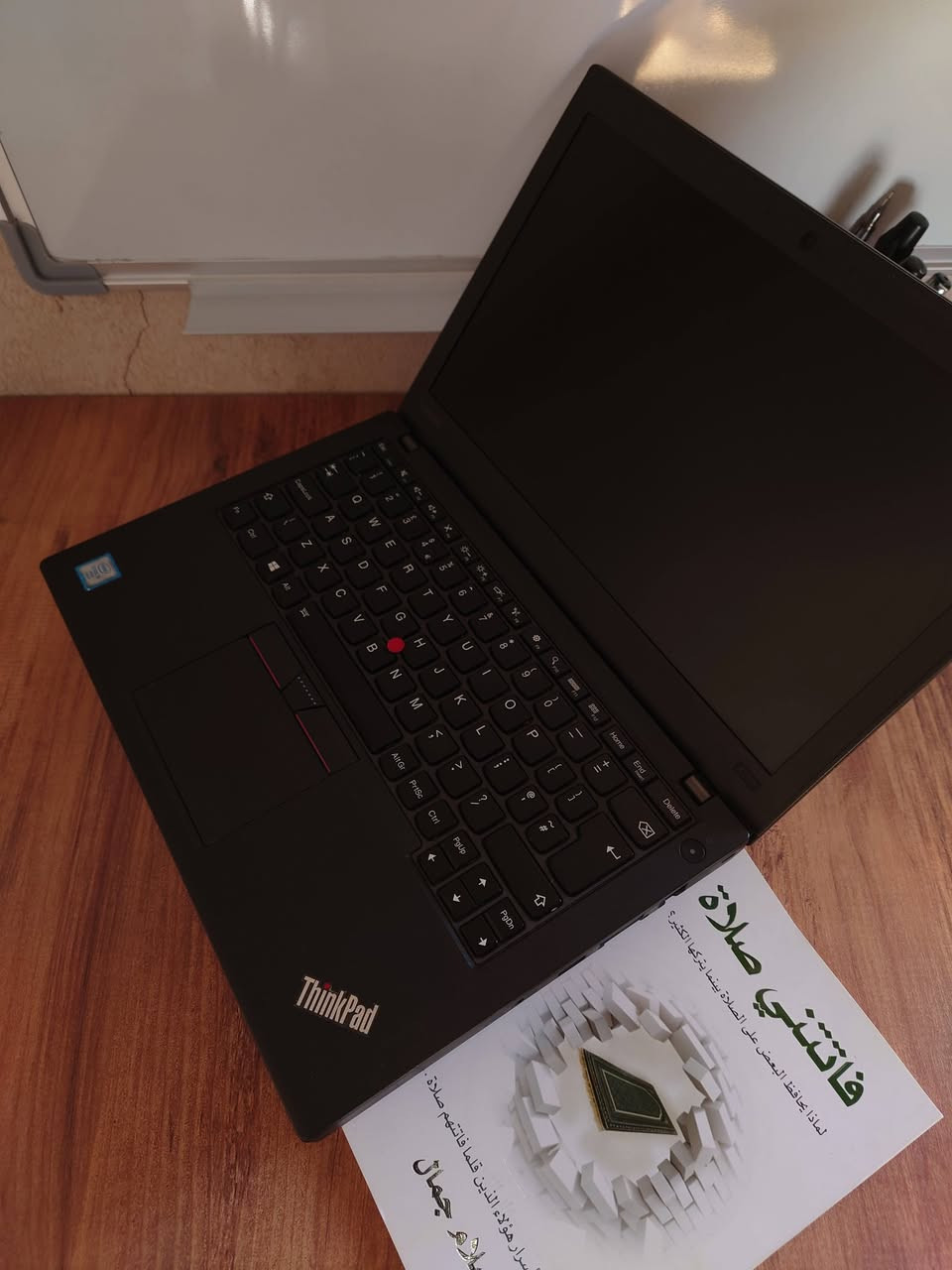 لابتوب (LENOVO X260)
المواصفات:
معالج بيانات INTEL CORE i5 _6300U  معالج مناسب للاستخدام الشخصي والتصفح والاعمال البسيطة،
كارت شاشة مدمج داخلي Intel HD (520) 
حجم الشاشة (12.5) بوصة 
الدقة : 1366X 768
الذاكرة والتخزين 🧠:
8 GB RAM DDR4
256 GB SSD 
البطارية : يستخدم تقنية Power Bridge (بطارية داخلية + بطارية خارجية) لتوفير عمر أطول ،
المنافذ والاتصال :
USB 3.0  ثلاث منافذ 
HDMI+ Mini Display port 
مدخل بطاقة SD CARD 
مدخل سماعة 3.5 MM 
+ كاميرا امامية 720B HD
الوزن حوالي 1.3 خفيف للاستخدام المدرسي والتنقل ، تصميم قوي وأعتمادي
السعر 199 ألف دينار عراقي  للتواصل واتساب *********** أو الاستفسار على الخاص.
