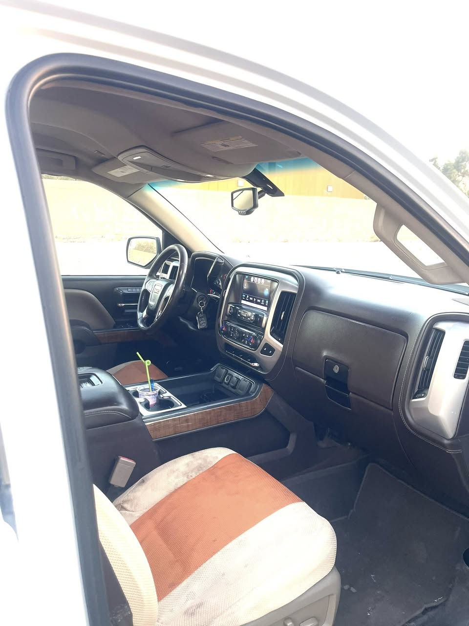 السلام عليكم جمسي سيرا للبيع 2018وارد امريكي ضربه بلبچمSLT رقم بصره مميز باسمي سعر 195بي مجال ***********
