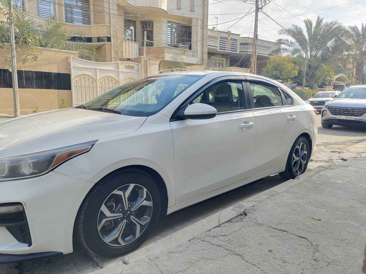 السلام عليكم
فورتي 2019 للبيع مكينه 2000 كير at
رقم بغداد الجديد  بااسمي ثاني يوم تحويل 
السياره بجم كبس كلها ليبل واحد بدون تبديل بيها صبغ جاملغ خلفي والباب الخلفي والتكمه فوك البيبان وصور الحادث والسونار موجود بالصور ماشيه 80 الف ميل
السياره كامله من تخم تاير جديد باتري جديد دوشمه أرضية وكشنات لايت زنون عالي ناصي مذب عليها  الف تتدفئه تبريد وبالعافيه على الي ياخذها 
موصفات رادار امامي مثبت سرعه تحديد مسار مانع تزحلق فول تحكمات استيرن تبريد منفصل مناخين
مكاني بغداد الدوره 
السعر 130 وبيها مجال قليل حك الجيه 
للاستفسار الاتصال على الرقم *********** وبي وات ساب
