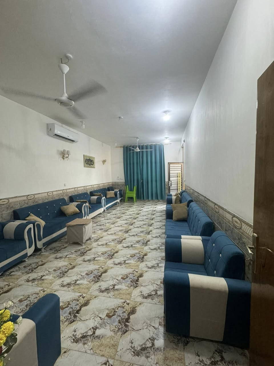 السلام عليكم دار للبيع المساحه 540م طابو زراعي سند 25 تحويل مباشر بسم المشتريي 
يحتوي على حديقة - استقبال -كلدور-مطبخ- غرف نوم العدد 2

مجمع صحيات داخل وخارج. :: البناء سنة 2024 طابوق كونكريت 

موقع الدار الحله الوردية خلف معمل البركة  علماً ان الدار يقع على شارعين  /منطقه سكنية وكافة الخدمات متوفرة 

علماً ان للدار منفذان للدخول اليه من جهة النائب حبيب الحلاوي 

ومن جهة  معمل البركة. ( السعر. 100 مليون قابل للتفاوض)

 للاستفسار اكثر الاتصال. ‭0783 863 5978‬
