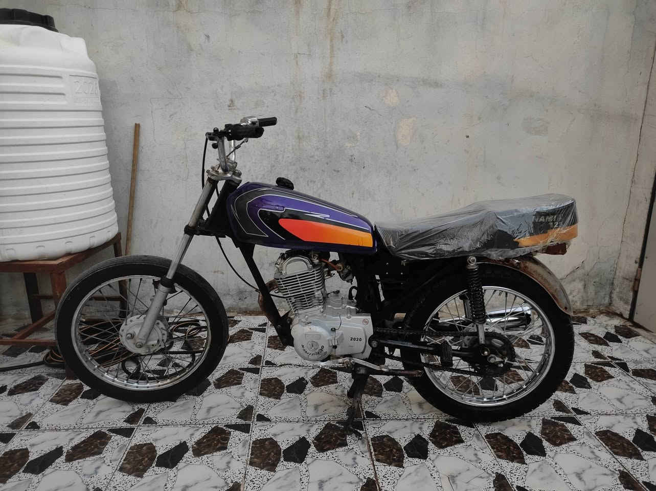 دراجة خمسة كير كلك كلك نضيفة بدل بيهة وهاي غراض تجي وشوفه سعر 300 وبيهة مجال للشراي الرقم ***********
