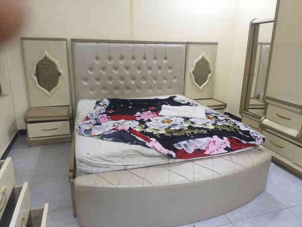 سلام عليكم 
غرفه نوم مستعمل تركي 9 قطع 
نظافه 85% كلش حلوه وضخمه غرفه 
سعر مليون و200
مكان بغداد حي الاعلام 
***********
