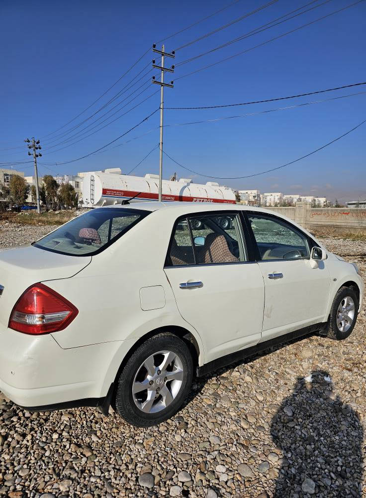 نیسان تیدا یابانی مۆدێل 2009 مەکینە 1.6 مەرغوب گێر ئۆتۆماتیک. 

ناوزەد و چوار جام کەربا- ABS- ئاوێنە کارەبایی 
ویل کەپ-بیلاجکتۆر. 

سەنەوی تا 2028 نوێیە. تایە و پاتری نوێیە.
گێرو مەکینە و تەقەورەقە هەموی بەشەرت.

سێ پارچەی بۆیاخە رەسمی سۆنەرم داناوە . 
لای سەکن کەمێک ناوی گرتوە . سەیارەکە هەیکەلی زۆر جوانە . 

سیعری ٧٩ گەڵاو مەجالێکی کەم . 
شوێن سلێمانی 
***********
*********** السليمانية, العراق
