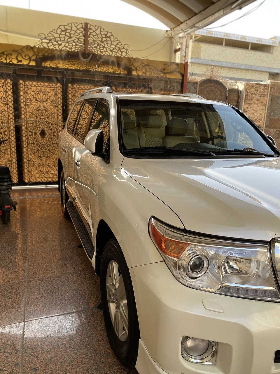 السلام عليكم
لاندكروز للبيع موديل 2013 
حجم المكينة  V6 4000 
ماشية145 الف 
رقم بغداد بأسمي تحويل ثاني يوم 
السيارة بيهة بارد بسيط مثل ماواضح بالصور الباقي كفالة 
السيارة جديدة بمعنى الكلمة 
السعر 370 وبيهة مجال بسيط 
مكاني بصرة حي المهندسين 
للاستفسار الاتصال على الرقم 
***********
