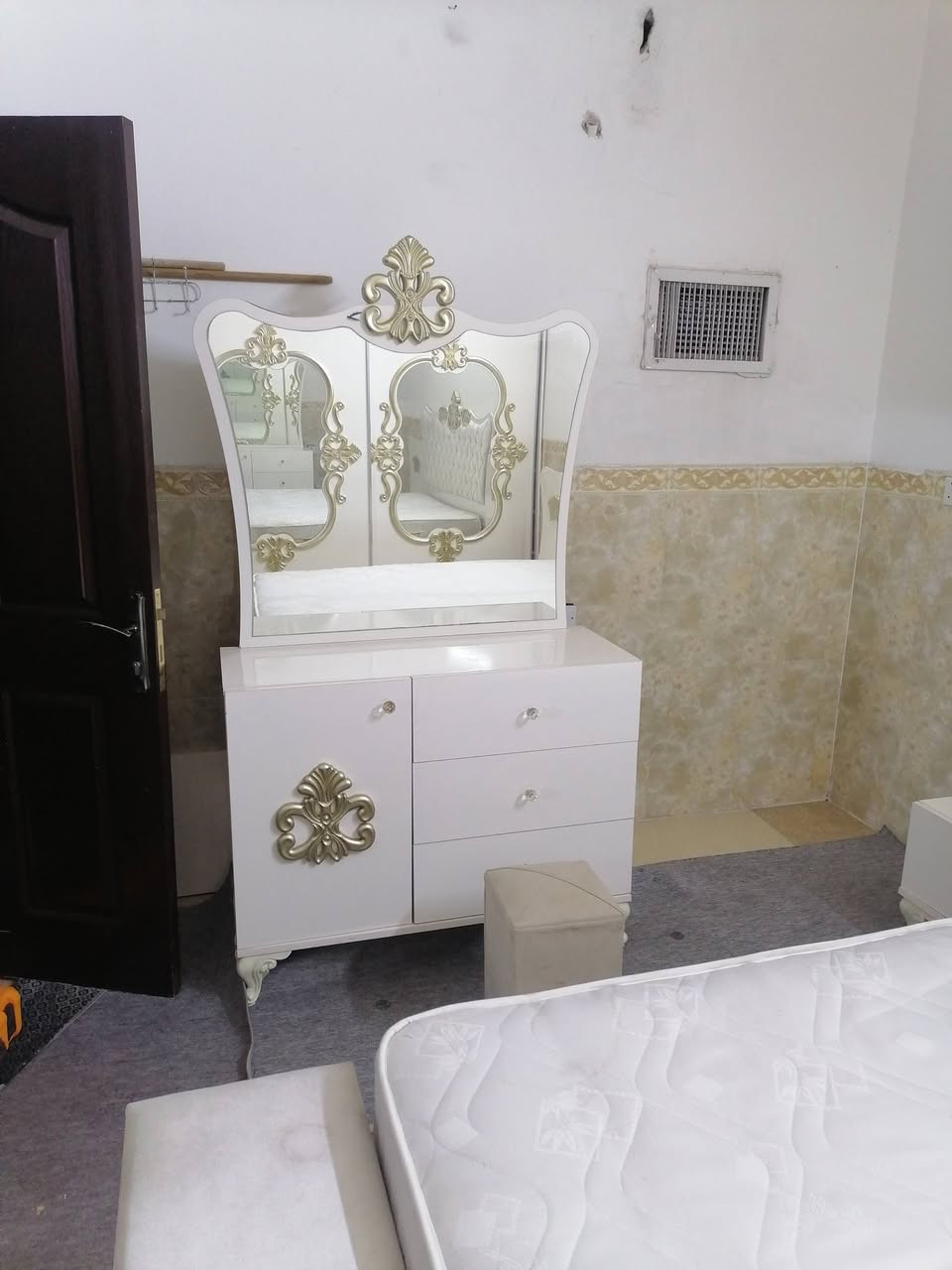 غرفه نفرين 6 قطع مع دوشك عنوان زانكو99 تلفون اتصال واتساب فايبر ***********
