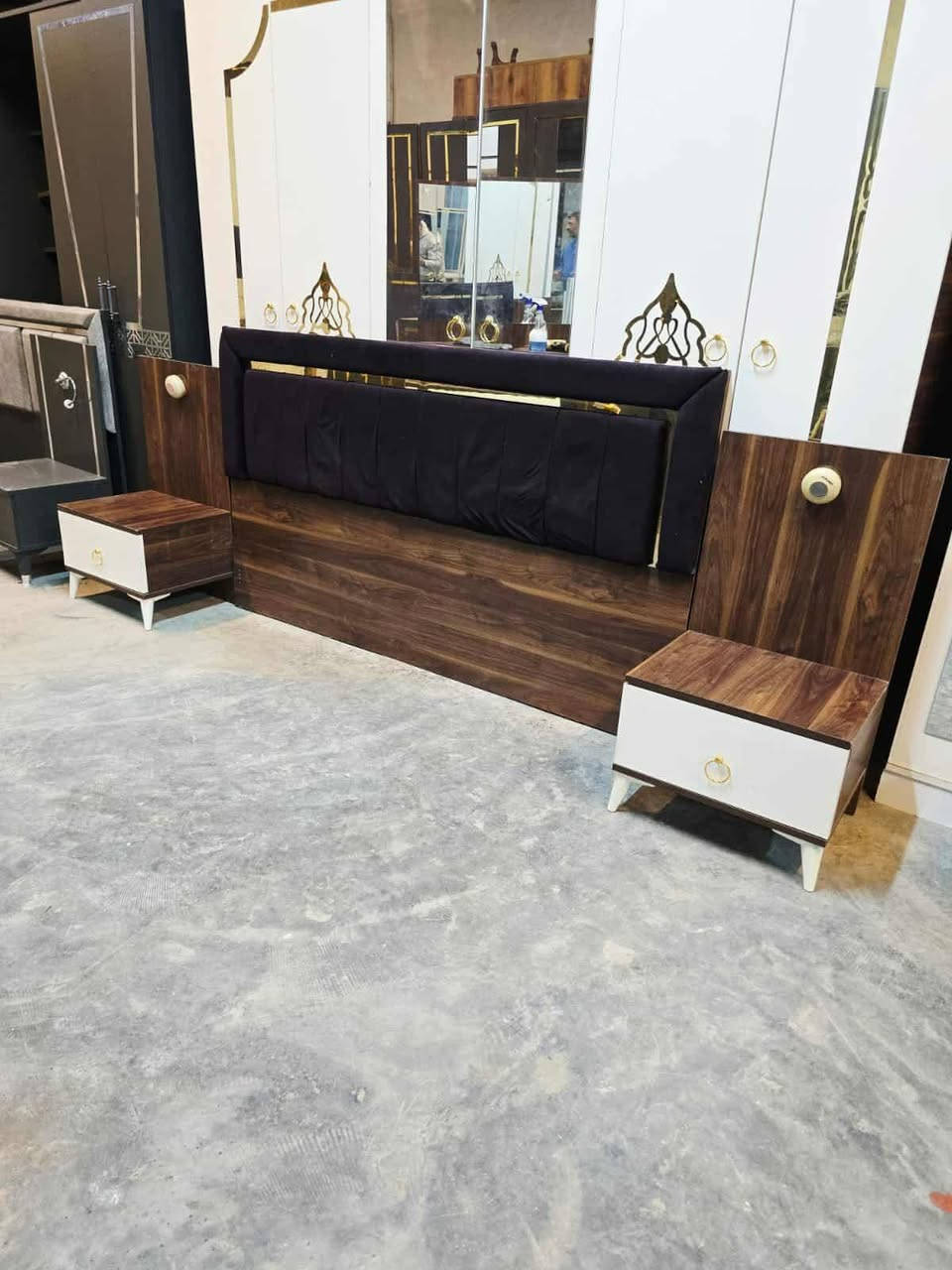 غرفة نوم مستعملة🇹🇷
 نضافة90 ٪💯
عدد القطع / 5 
نضام / أبواب 💢 
سعرها / 500 💸
شد ونقل داخل بغداد مجاني🚛
يوجود توصيل محافضات 🚛


**إذا كنت صاحب هذا الإعلان وتريد حذفه لأي سبب، رجاءا أرسل رسالة إلى الدعم الفني**