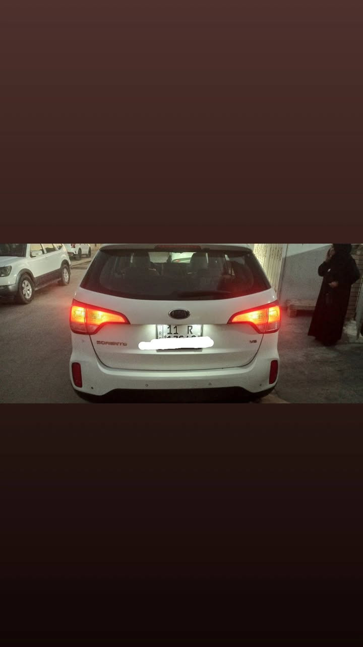 سورنتو 2014 خليجي فول 1/1بانوراما
سته سلندر 3500
جلد كشن كهرباء 
تدفئه تبريد 
سبعه راكب 
ثلاث قطع تبريد 
لد ترحيب بالدواسه مري شفط
خمسه ويل كب 19 أنج
كاعيه مغلفه جلد 
حداديه جديدة 
سيارة بغداد باسمي تحويل ثاني يوم 
اربع قطع بين بارد او صبغ كما موضح بالسونار المندلاوي
السعر 150 أو بيها مجال حك الجيه 
هاتف او واتساب ***********
