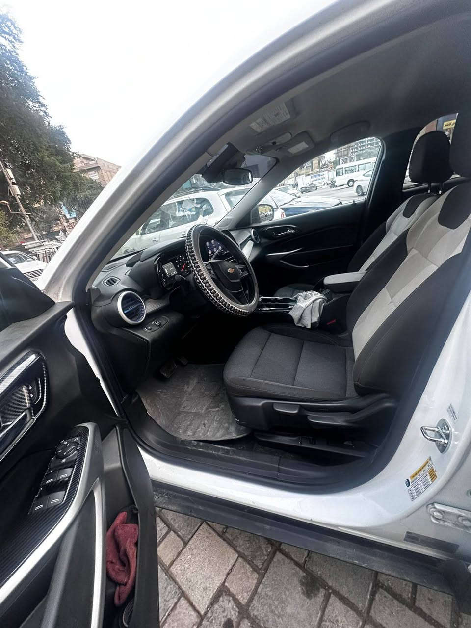 سلام عليكم تراكس للبيع مديل 2024دخول جديد بيه رقم فحص مكانه بغداد ***********
