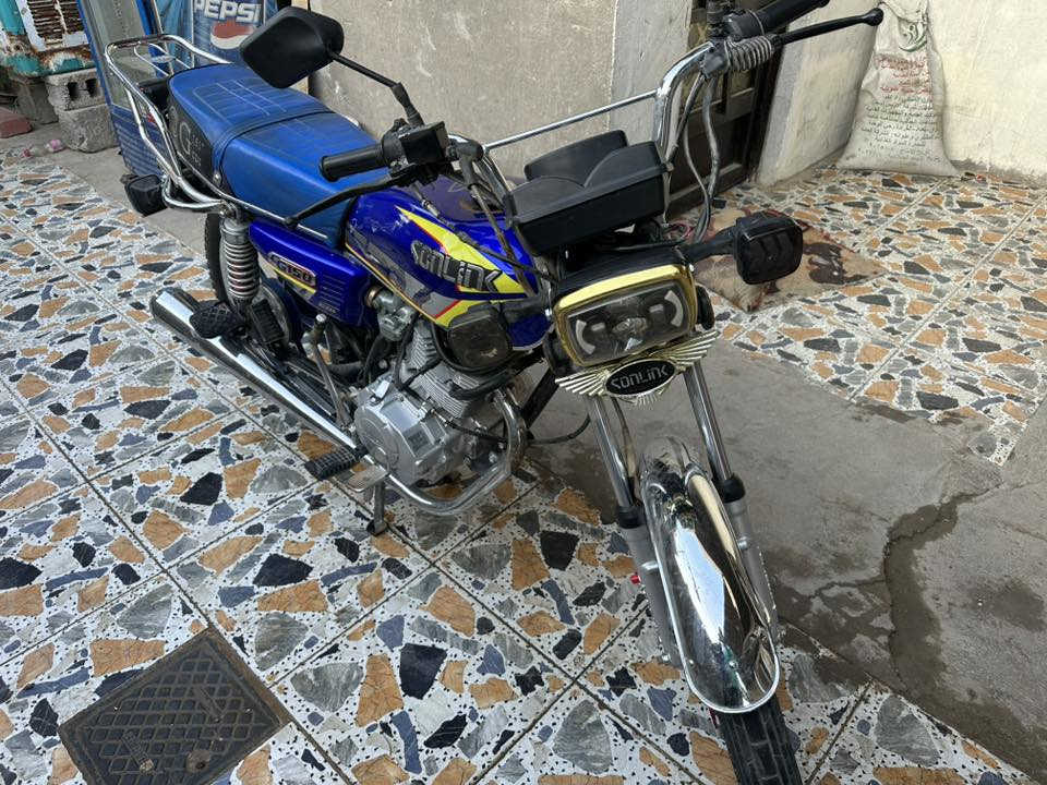 السلام عليكم دراجه سولنك سيفان 2024 خمس كير دراجه نظيفه كلش كهربائيات شغاله فقط سيلف وكف ماعرفله رايدها للبيع ملاحظة الدراجه اوراقه ضايع سويلك مكاتبه بيها عارضها ب600وبيها مجال مكاني كربلاء ***********
