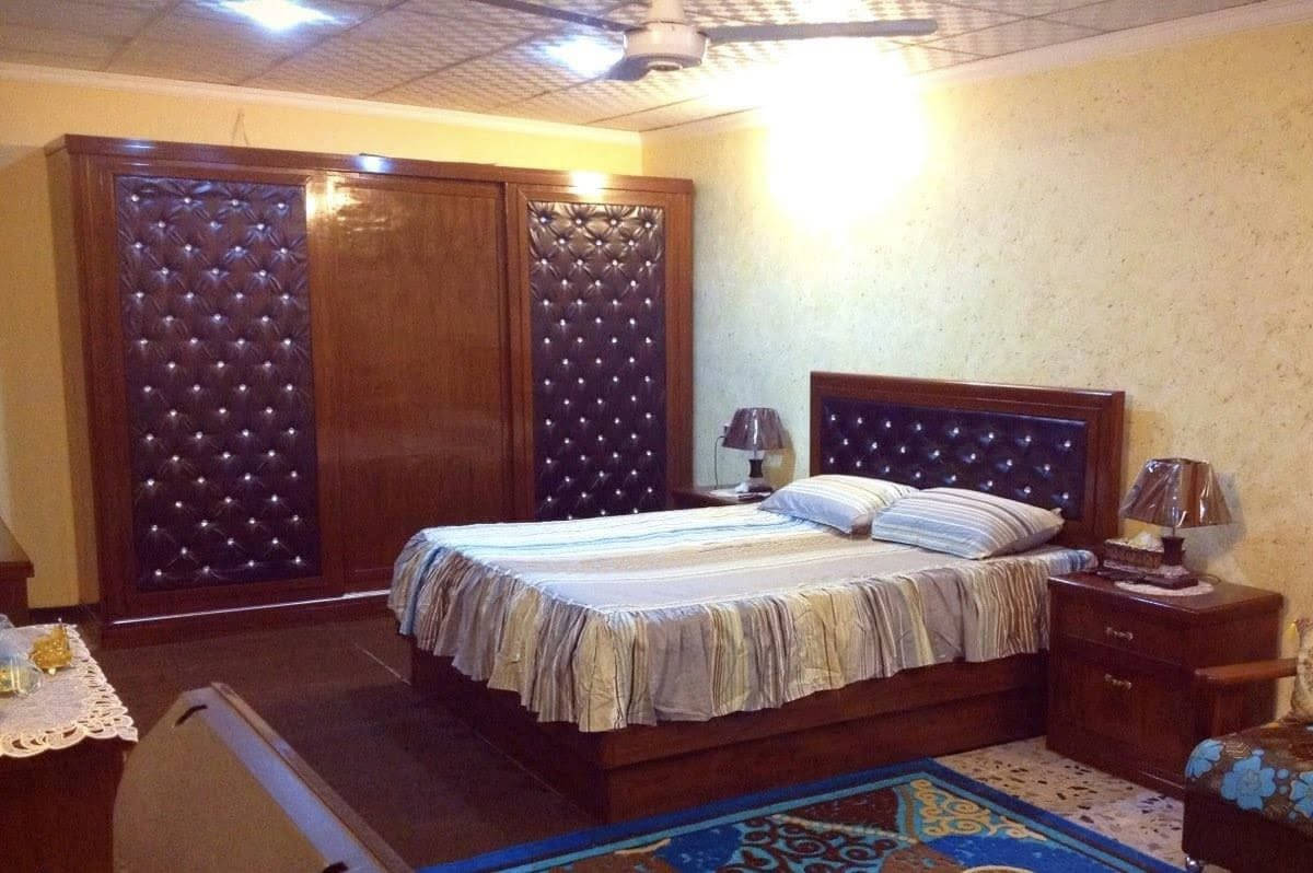 السلام عليكم غرفة ٨ قطع صاج شغل عراقي دزاين تركي سعر مليونين وبيه مجال للتواصل***********
