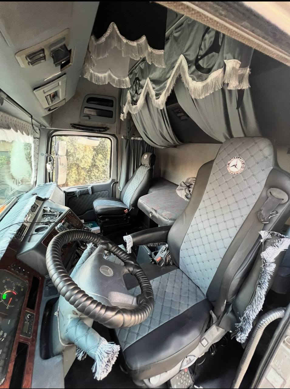 السلام  عليكم
للبيع موديل 2001
حجم 1843
رقم نينوى الماني بأسمي شرط التحويل 
مربوطة فلات ذات جوانب متحركة 
السعر 210 وبيها مجال 
المكان الموصل 
***********
