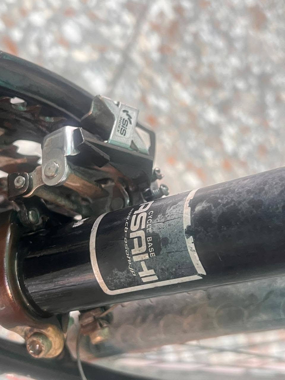 🚲✨ للبيع بايسكل شيفاكس فرنسي 🇫🇷 المنيوم بالكامل خفيف الوزن ✨🚲
✅ فريم ألمنيوم بالكامل.

✅ ويل أمامي وخلفي ألمنيوم.

✅ مكينة 8×3 (8 سرعة).

✅ دبلات أمامي.

✅ الغيارات والفرامل كلها شغالة 100% 💯

✅ الدراجة جاهزة للاستخدام وما تحتاج أي تصليح يتحمل أوزان عاليه 👌

📌 ملاحظات بسيطة 👍

📍 الموقع: بغداد - البياع .

💰 السعر: ١٤٥ ألف دينار (قابل للتفاوض بالمعقول).

🔥 دراجة أصلية ونظيفة، فرصة للي يريد جودة وسعر مناسب. مريح للرحلات الطويله خفيف وسريع جداً


**إذا كنت صاحب هذا الإعلان وتريد حذفه لأي سبب، رجاءا أرسل رسالة إلى الدعم الفني**