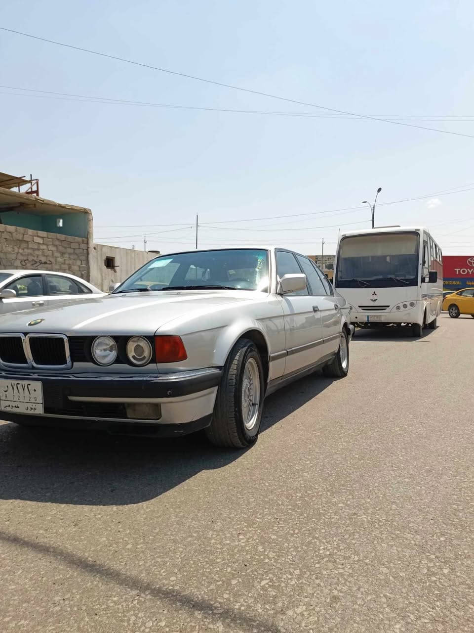 السلام عليكم بي ام للبيع الحجم 730V8السياره أحلامن الصوره تبريد تدفئه كلها شغاله جوم كهرب توماتيك سياره مال جناي اتريك بصره شرط كابون بانزين موجود بيها رقم الماني العنوان موصل جانب الايسر زيونه مجاور المرور الاستفسار عل الرقم ***********
