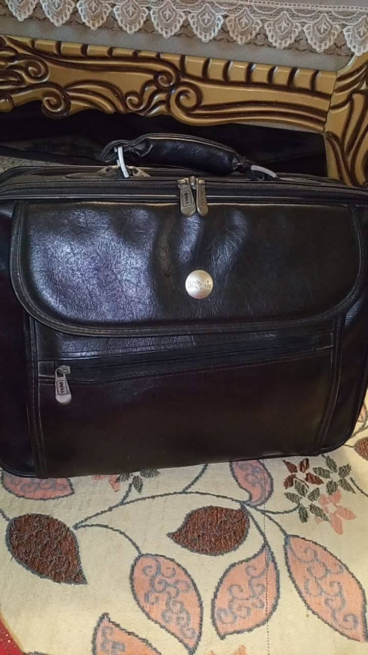 جنطة لابتوب للبيع 
جلد اصلي
سعره 50 وبيه مجال بسيط


**إذا كنت صاحب هذا الإعلان وتريد حذفه لأي سبب، رجاءا أرسل رسالة إلى الدعم الفني**