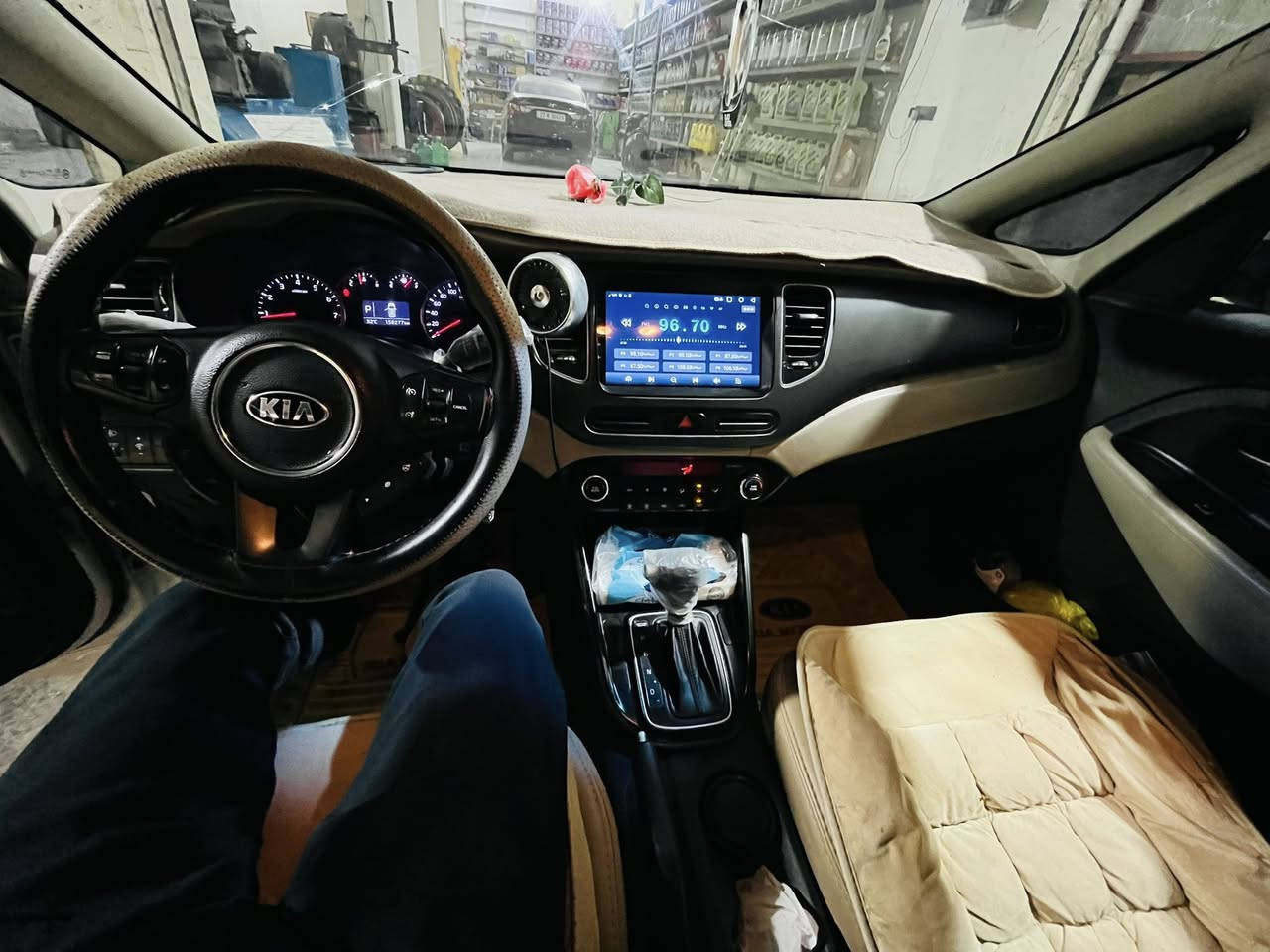 السلام عليكم
كيا كارنز موديل ٢٠١٤ خليجي  
مكينه 2000دوش 
رقم كربلاء بأسمي مشروع وطني 
سياره فول مواصفات 
تحكم استيرن جهتين +شفتات
مانع انزلاق APS
مري شفط +إشاره بالمري
أشاره ترحيب
شاشة كبيره
حساسات خلفية 
ويل كب 
تبريد قطعتين 
دوران لايت الأمامي مع دوران الاستيرين 
ثلاث مودات قيادة 
نظام eco
بيه تخم تاير جديد
باتري جديد
حداديه كله جديد
ماشيه ١٥٩
كير مكينه تبريد شرط الفحص 
مكاني الديوانيه مركز المحافظة 
سياره بيه بارد بالجاملغ الخلفي مقدار شبر 
وصبغ بالجنطه مثل ماموضح بالصورة
باقي كفاله 
السعر ١٤٨ وبيه مجال
ترهم مراوس بسياره موديل احدث شرط  عالي خليجي 
***********
