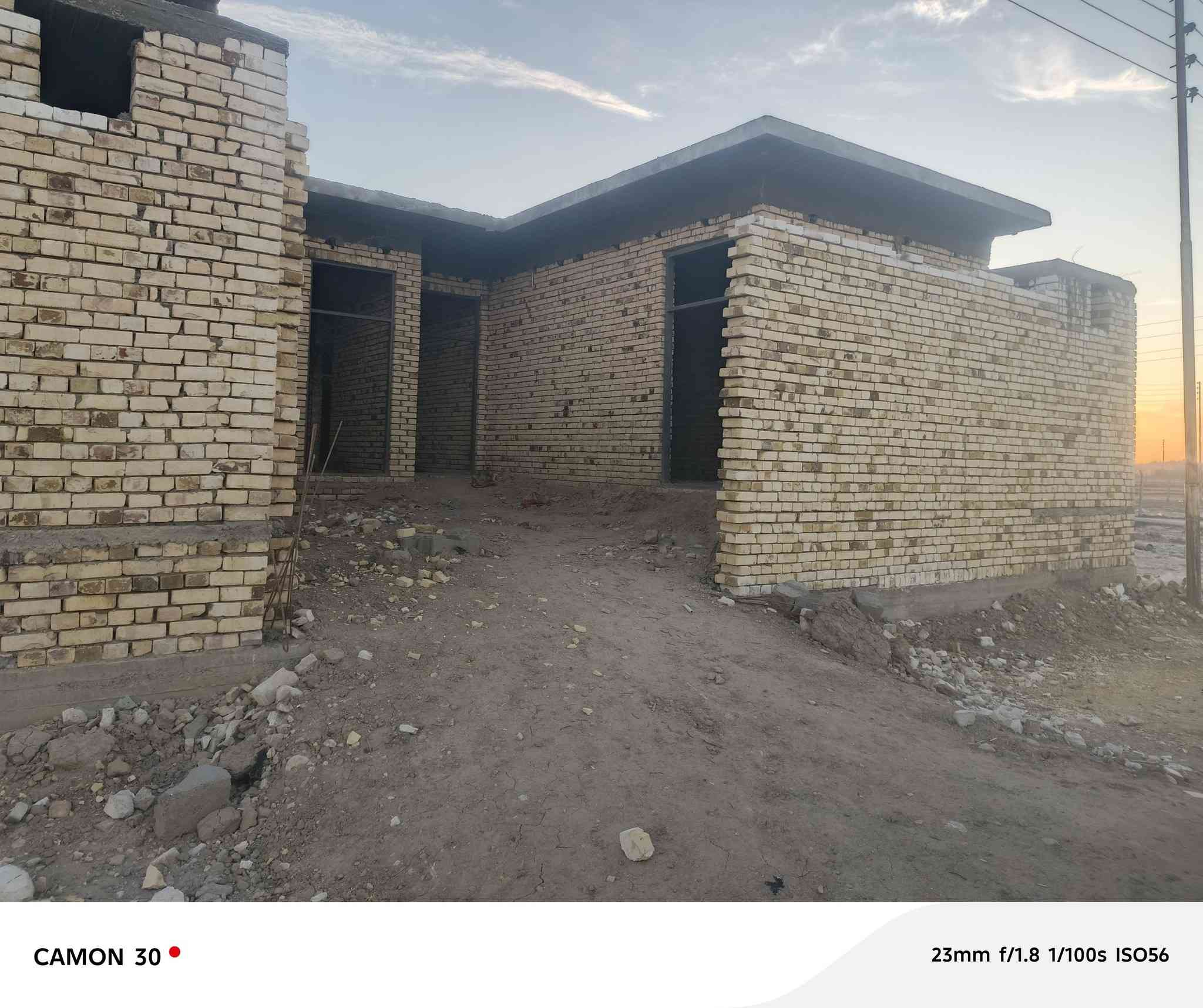 سلام عليكم الدار للبيع ناصريه شارع السفينه خلف مدرسه الواثق المساحه ٢٠٠م السعر ٥٥ بي مجال قليل للاستفسار ***********
