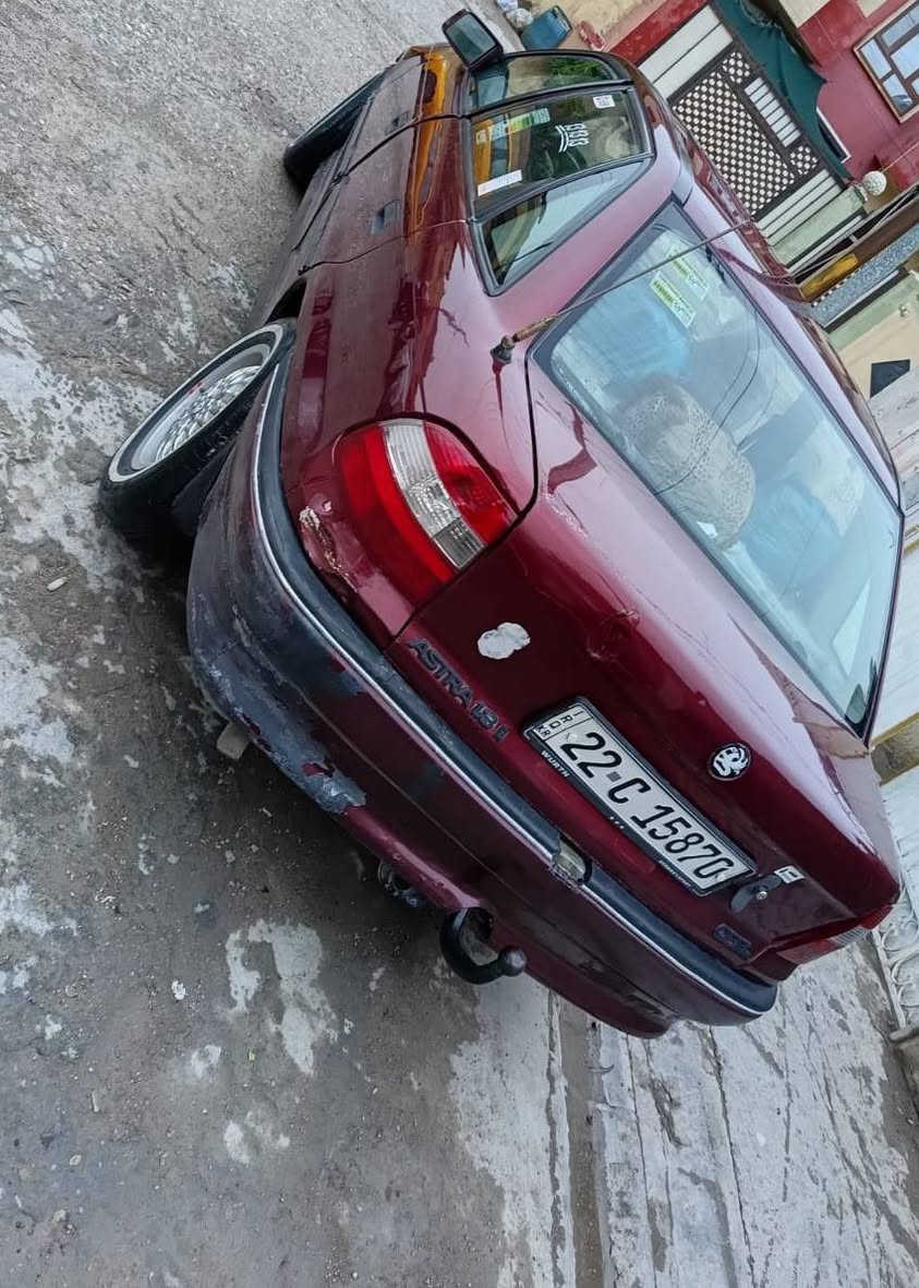 استره   مديل 93 ؟  مكينه 18 بطاقه بانزين موجوده وبسمي وسنويه لحد 2030 وشرط التحول مكاني كركوك *********** لسياره جاهزه من ناحيه المحرك المكينه  كهربائيات شرط والكشر نضيف بس لدعاميه بيهه ملاحضات بسيطه سعرهه 45وبيهه مجال
