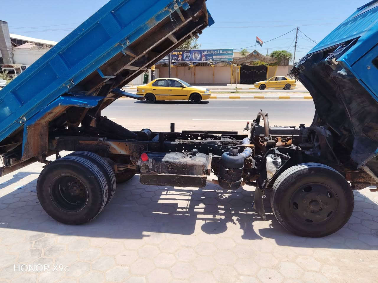 السلام عليكم كنتر للبيع فحل بلادي قلاب مكينه 104يعني 32 رقم قادسيه موديل 92 شاصي مكفول مكفوله كفاله عامه  عنوان نجف كوفه *********** حسن عراك *********** احمد اتصل فقط رجاء
