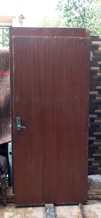 ابواب مستعملة البيع سعر الباب ب25000 الف دينار الاتصال 07706122796