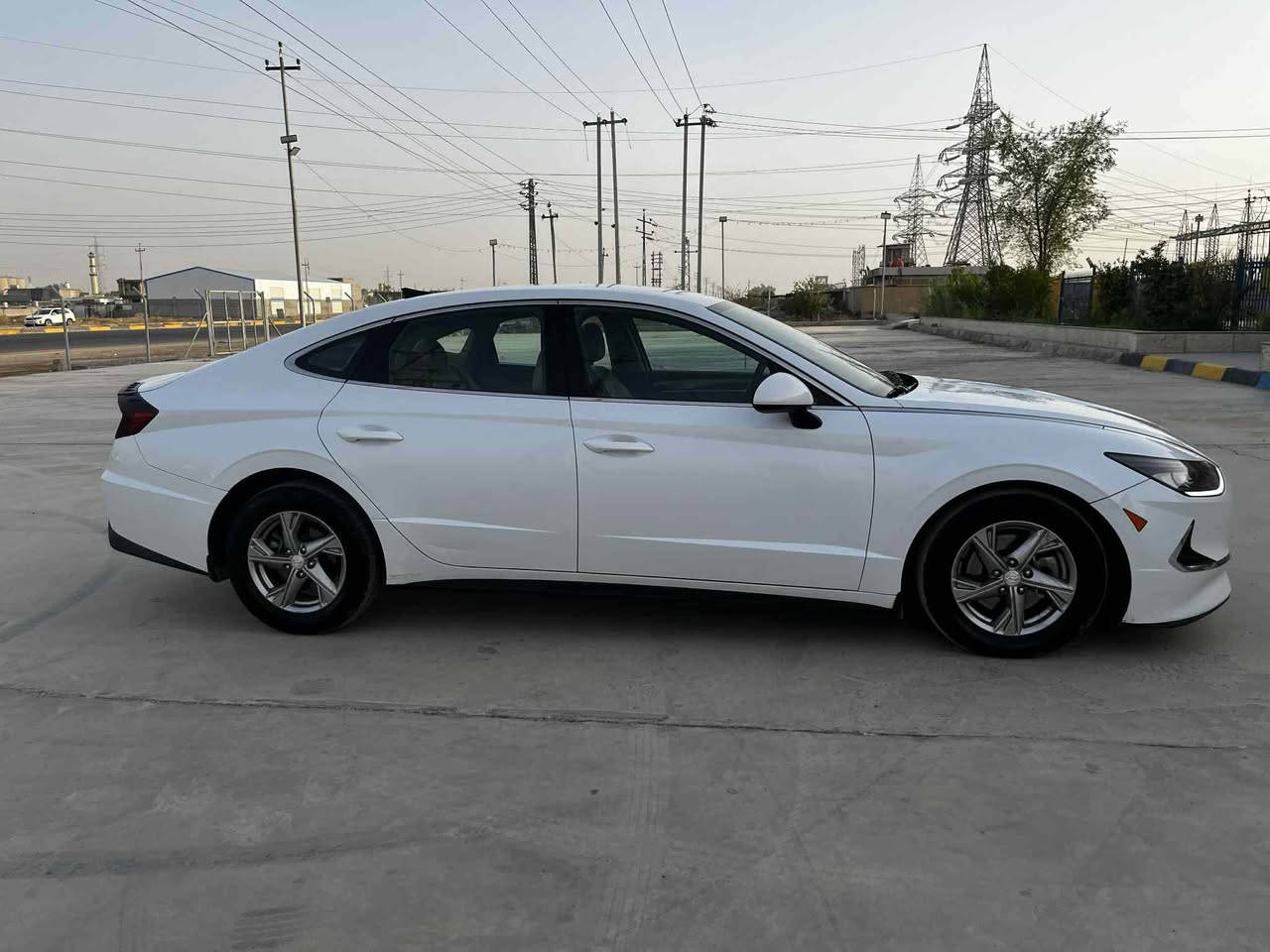 سلام عليكم  سوناتا 2020 للبيع مستعجل سياره كلش نضيفه بمعنى الكلمه وجاهزه من كلشي ماشيه 80 سعر 160 السياره بدون حادث بدون ايرباك فقط الكنر مال الصندوك  السياره مكفوله من كلشي رقم سليمانيه ب اسمي وهزه وبراد قبل 6 اشهر ت *********** بغداد, العراق
