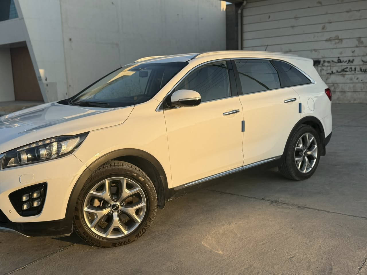 السلام عليكم / كيا سورنتو 2017 خليجي / مواصفاتهه بصمه ويل عالي لايت زينون كشن كهرباء جلد تبريد لمس حساسات اماميه وخلفيه بك لايت ليزري / فول عدا البنوراما / سياره مكفوله من الصبغ والتبديل / بيها بارد بسيط بجاملغ. / كير مكينه كفاله / رقم بغداد تحويل مباشر / السعر 215 بيها مجال / ***********8
