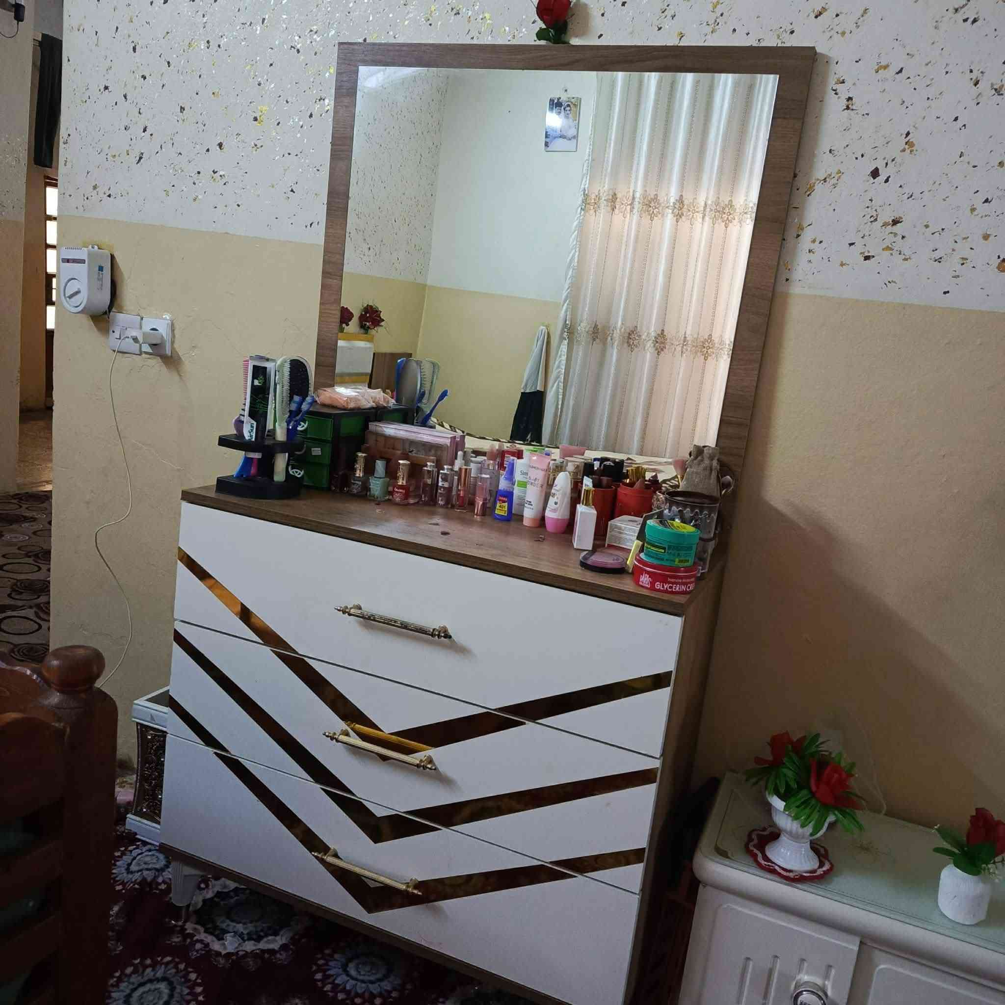 غرفه اخشاب تركيه  نضيفه اي عيب مابيها 
العنوان القدس 
السعر 500وبيها مجال 
الشراي يجي خاص


**إذا كنت صاحب هذا الإعلان وتريد حذفه لأي سبب، رجاءا أرسل رسالة إلى الدعم الفني**