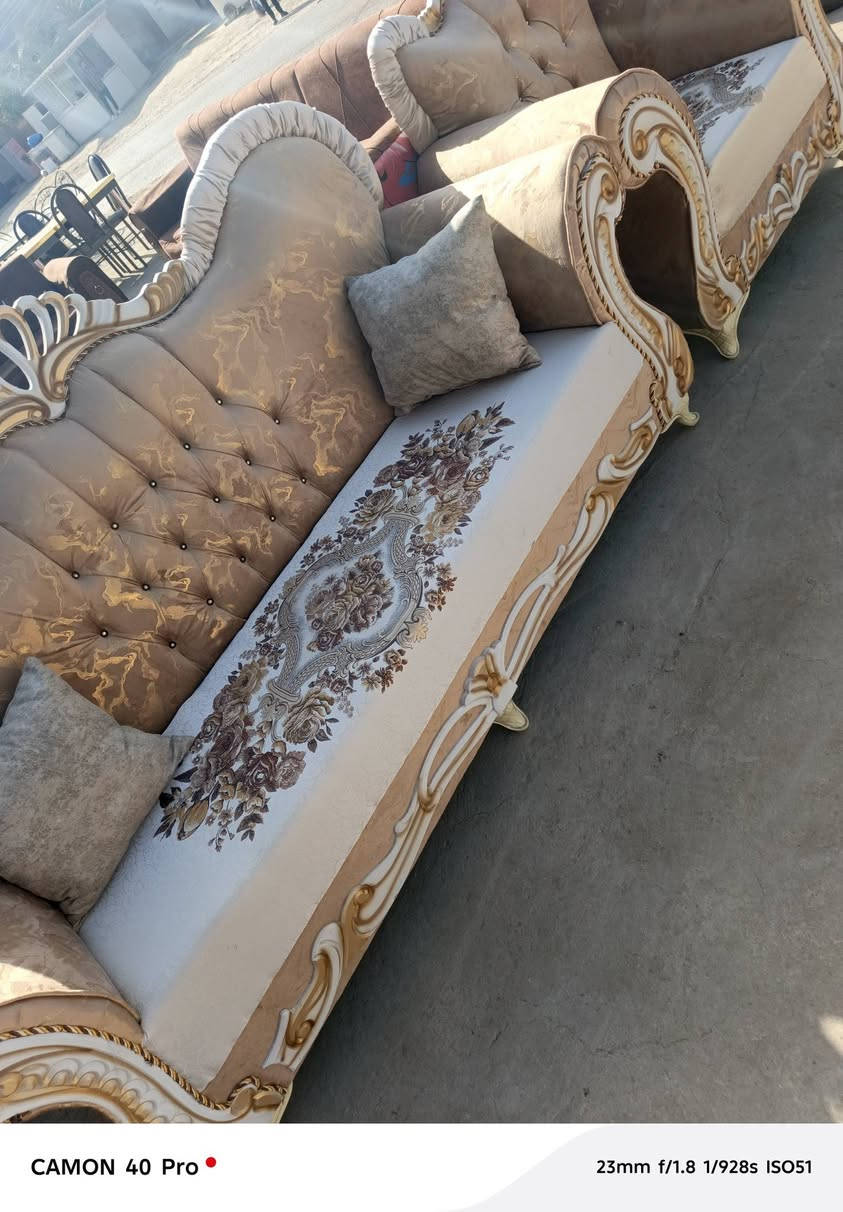 تخم ملكي ابو التاج زلغ او شخط مابيه اخو الجديد بل جديد اسفنج ضغط خشب قوي الثقيل مو سوكي ١٠ نفرات ٥ قطعه واكو توصيل الي باب بيتك عدنه
***********
