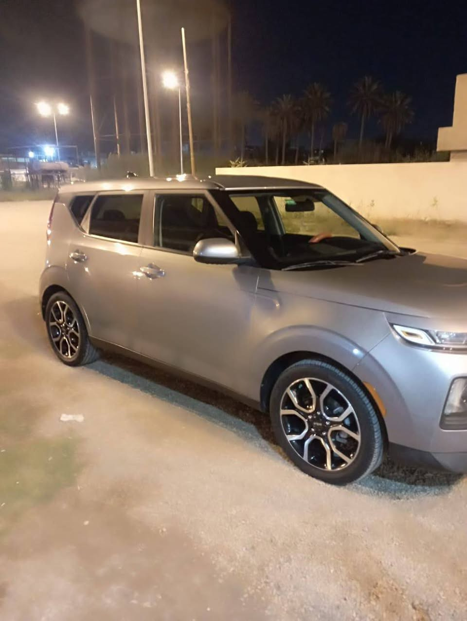 السلام عليكم 
كي صول موديل 22 رقم بغداد مشروع وطني باسمي 
مواصفات عديه حادث فقط دعاميه بدون ايرباك العنوان بابل السعر 140وبيها مجال ***********
