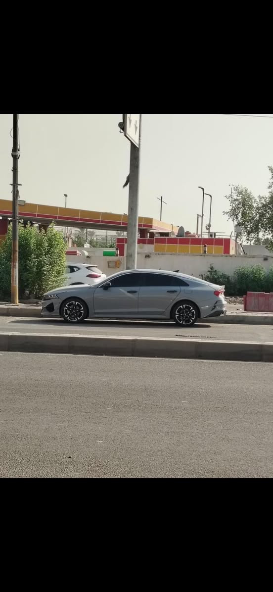 السلام عليكم للبيع k5. 2021 لون سموك ساره رقمهه مثنى معوقين المعوق مضمون وخوش رجال سياره جيتي لاين فول للخير ما عده القماره حديد مو بنراما سياره كلش جديده مكينه ١٦٠٠ تيربوو كير مكينه مكفول برغي ممفتوح بيهه السياره ترايهه شركه رادرات تحديد مسار كلشي بيهه سعر مناسب وحلو وضرر صطحي صور الضرر وتساب***********
