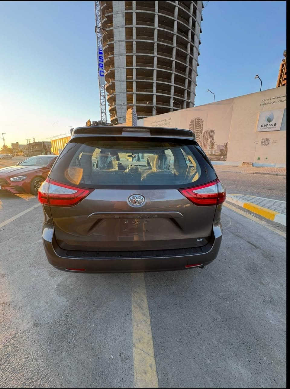 بسم الله الرحمن الرحيم 
        «للبيع فقط»
 TOYOTA SIENNA 2015  
السيارة مخزنة ماشية 57 الف فقط 
شرط الفحص وين ميعجبك——

كلين تايتل – مكفول من كلشي ✅
الكتلوكات والسويج الاحتياط والعده كله وياه
صور امريكا والكارفاكس مرفقة بل صور
بيه فقط بل عراق مضروبة 
طابوكه بل بنيد ومصلحة عله كده
موضحه بل صور
وبيه مكانات pdr

الفئة: LE موصفات عادية 
* شاشة 
* كامرة خلفية 
* شاشة اعطال
* تحكم ستيرن جهتين
* كروز سرعة
* ابواب سلايت كهرباء
* كشن السائق كهرباء 
* تبريد 3 قطع
* 7 راكب
* لايت اوتو + نهاري
* كشافات ضباب

حجم المحرك: 3.5 لتر V6 قوي 💪
كير اوتو ماتيك + سبوت 6 سرعات🔥

رقم بغداد + سنوية + هزه كله جديد جاهز✅

—— مسويله ادامه كامله دهن + فلاتر 
نوزلات بلكات فلتر فيت بم تخم تايرات
الصدر كله بلادي 100‎%‎ ———✅
____السيارة جاهزة ونضيفة جدا 
(((نقصه فقط تبريد ضعيف )))
للاستفسار :***********
الموقع 📍: < بغداد.الغزالية>
السعر  💵: < 215 ورقة > بيه مجال بسيط
اتشوف السعر غالي السيارة نضيفة جدا
وماكو بنضافتة وبموديله بل عراق كله
اسف عل اطلة 🌹بس ذكرت كلشي
 علمود لحدايضل يسئل🙃 بغداد, العراق
