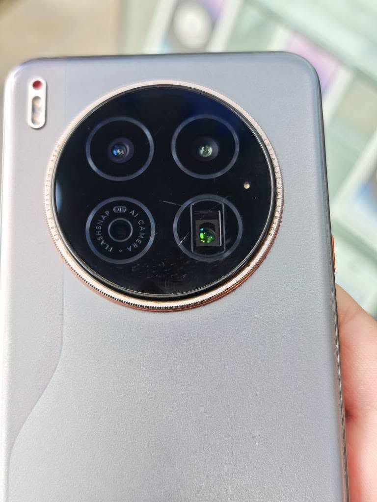 tecno camon 40 primer
شوختی شاشەی هەیە
باقی زەمان 
قوفلی ٢٧٠ هەزار
٢٥٦ رام ١٢
پۆبجی ١٢٠
دوو سیم
بێ ئەشیا
کامێرا ١٠٠ ئێکس 
زەمانی دارو درەخت 
ناونیشان هەولێر 
گەیاندن هەیە 
*********** أربيل, العراق
