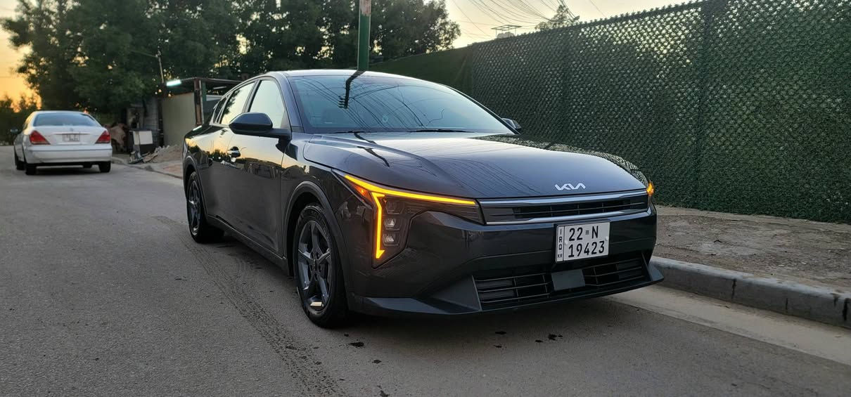 ياألله للبيع فقط
اللهم صل على محمد وال محمد 
وصول جديد ترقيم جديد اربيل الدولي 
كيا 2025 K4 محرك 2000 cc دوش لون نفطي 
السيارة بحالة الوكالة ماشية 7000 مايل يعني اخت  زيرو/مواصفات نص فول / بصمة /تشغيل عن بعد /
نظام ترحيب / شاشة كبيرة /عداد دجتل متصل /
انظمة قيادة نورمال /سبورت /رادار امامي جانبي خلفي / قيادة ذاتية / صندوق ذكي بصمة / بصمة ابواب /اوتو هولد / هند بريك بصمة / بجم لد / صندوق لد /حادث سطحي خفيف جدا بدون دواخل
ايرباك بردة وراجع سستم تبديل جاملغ فقط وطرف الباب بارد + طرف البنيد بارد  جهة الراكب  
يعني قطعة وحدة صبغ فقط
بدون شخوط بدون رصعات كما موضح بلصور .
مكان السيارة بغداد حي الاعلام 
للاستفسار اتصل :- 
*********** بغداد, العراق
