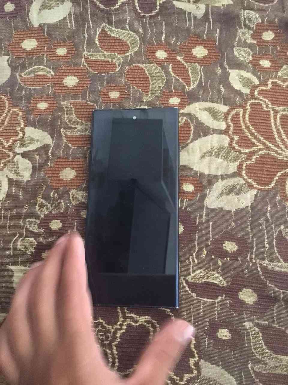SAMSUNG S24 I ultraعاطل
ذاكرته 265
كأمره x100
مستبدل شاشه أم فريم 
عاطل عاطل ماعرف شنو عطله 
***********
