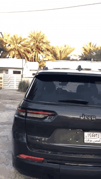 السلام عليكم 
للبيع جيب كراند شيروكي
وارد امريكي صور الحادث بالمنشور السيارة على ايدي
موديل 2024
اسمنتي 
رقم بغداد الجديد هزة وكلشي جديد
السيارة مواصفاتها 
كشنات كهرباء الامامي 
سلايد 
دخول ذكي
رادارات 
حساسات امامي خلفي
صندوك كهربائي
السيارة 7 راكب يعني مقاعد البنص vip
تدفأ كشنات 

مكان السيارة بغداد
سعر السيارة 
320
للتواصل 
0771 668 1572
***********
