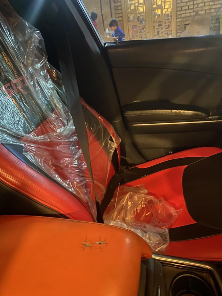 كشنات جارجر للبيع نضاف كشن سائق كهرباء مخمل مدوشم جلد اصلي اسود واحمر السعر 300 وبي مجال مكاني بغداد للاستفسار ***********
