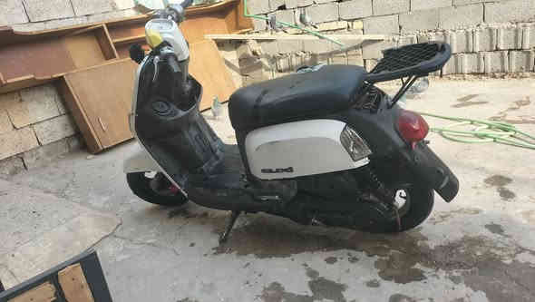 السلام عليكم دراجه بوليس بيهه شخوط قليله مكينه خير من الله برغي مامفتوح بيهه دراجه تجي وتشوفهه بعينك مكاني بغداد المشتل *********** السعر 550 وبيهه مجال
