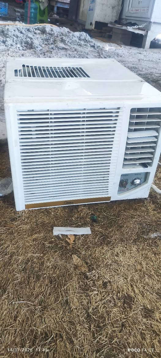 مكلف بالنشر سبلت ثلاث ارباع الطن صغير يصلح للغرف الصغيرة للبيع ب90 وبي مجال شغال عالفحص ***********
