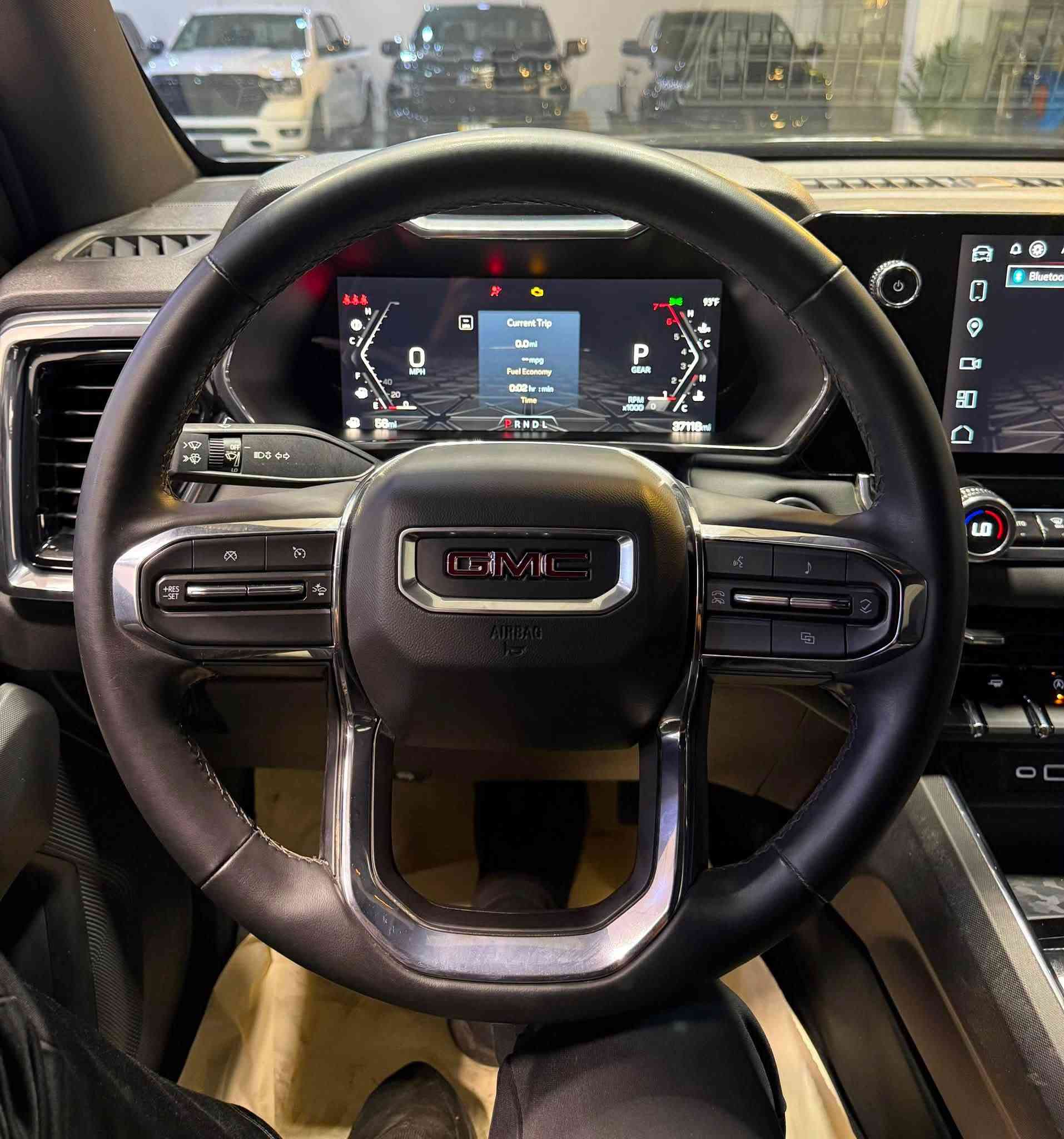 GMC Canyon
2024 Elevation 
4i - 2.7T - 4x2

بسمە و شغال
شاشە گەورە
لایت لید
بگ لایت لید
کوشینات جلد و کهرابایی
کوشینات هیتر
سوکان هیتر
گیج الکترونی
رادار خلفی و ئمامی
ئوتو ستوب
باب طویل
بودی قصیر
ویل ٢٠

37.000 mile 
3 قطعە صبغ
سعر 280 ورقە

معرض ( مەدینە ) اربیل شارع ١٠٠م
***********
***********
