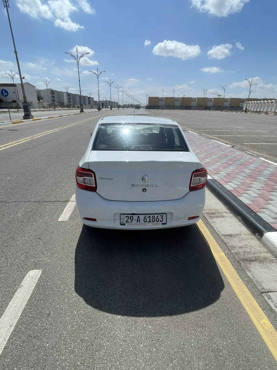 رينو سمبل2017 للبيع رقم واسط بيها ضربه بل جاملغ الامامي 
السياره محتاجه ترتيب ابيع على هلوضع كير مكينه مكفولات 
سعرها ٥٨ العنوان كربلاء 
 ***********
