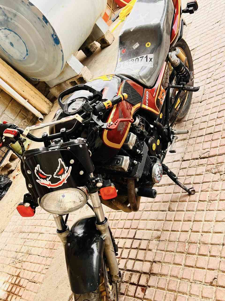 اعادة نشر بسبب الوعود الكاذبه عمي ما تشتري لتعبني ولا اتعبك بطح هونده cb750  للبيع فول مواصفات كلجات جدد صار يومين من شديتهم فول فول تاريك للبصره دهن جديد 
سويجات جدد تاير امامي جديد قبل سبوع شديتها كلشي ما ناقصه بس ستر الله السعر 1350 الف وبي مجال للطيبين 
***********

