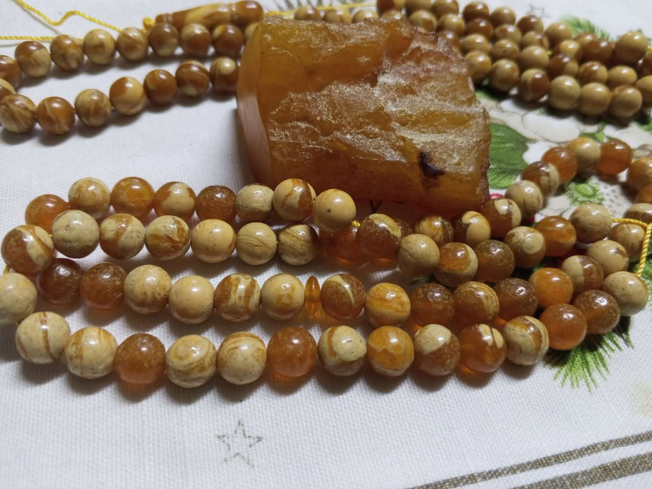 خليلي عينك عالمميز......وجيبها اذا فيك اتجيبها.....

المعروض: عنبر كلنكراد مع قطعة من الخام 66حبة مقاس 9/10تقريبا ريحة الخام واضحة محمل يومي من الروائع الله يهني صاحب النصيب
للعبرة : عامل القدر بالرضا ..وعامل الناس بالحذر .عامل أهلك باللين ..وعامل اخوانك بالتسامح .. وعامل أصدقاءك بالمودة ... وعامل الدهر بإنتظار تقلباته .. هذه قاعدة تجعلك تتقبل كل ظروف الحياة' هُناك منْ يُهديكَ الحُب دُونَ أنْ تُهديهِ أي شَيء وَهُناكَ منْ يُهديكَ الألَم بَعْدَ أنْ تُهديهِ كُل شي
 سئل أحدهم ما تظن الناس يقولون فيك؟  قال: إني لميت و إنهم لميتون ..  و إني لوحدي محاسبٌ وإنهم لوحدهم محاسبون ..  فما لي و ما يقولون !

#الشمالي طرطوس المدينة تاجر شنطة 
#ابوحيدر0990433674وااتس/0991980690
تعليق نقطة مشاركة مباركة بيوصلك السعر والتفاصيل


**إذا كنت صاحب هذا الإعلان وتريد حذفه لأي سبب، رجاءا أرسل رسالة إلى الدعم الفني**