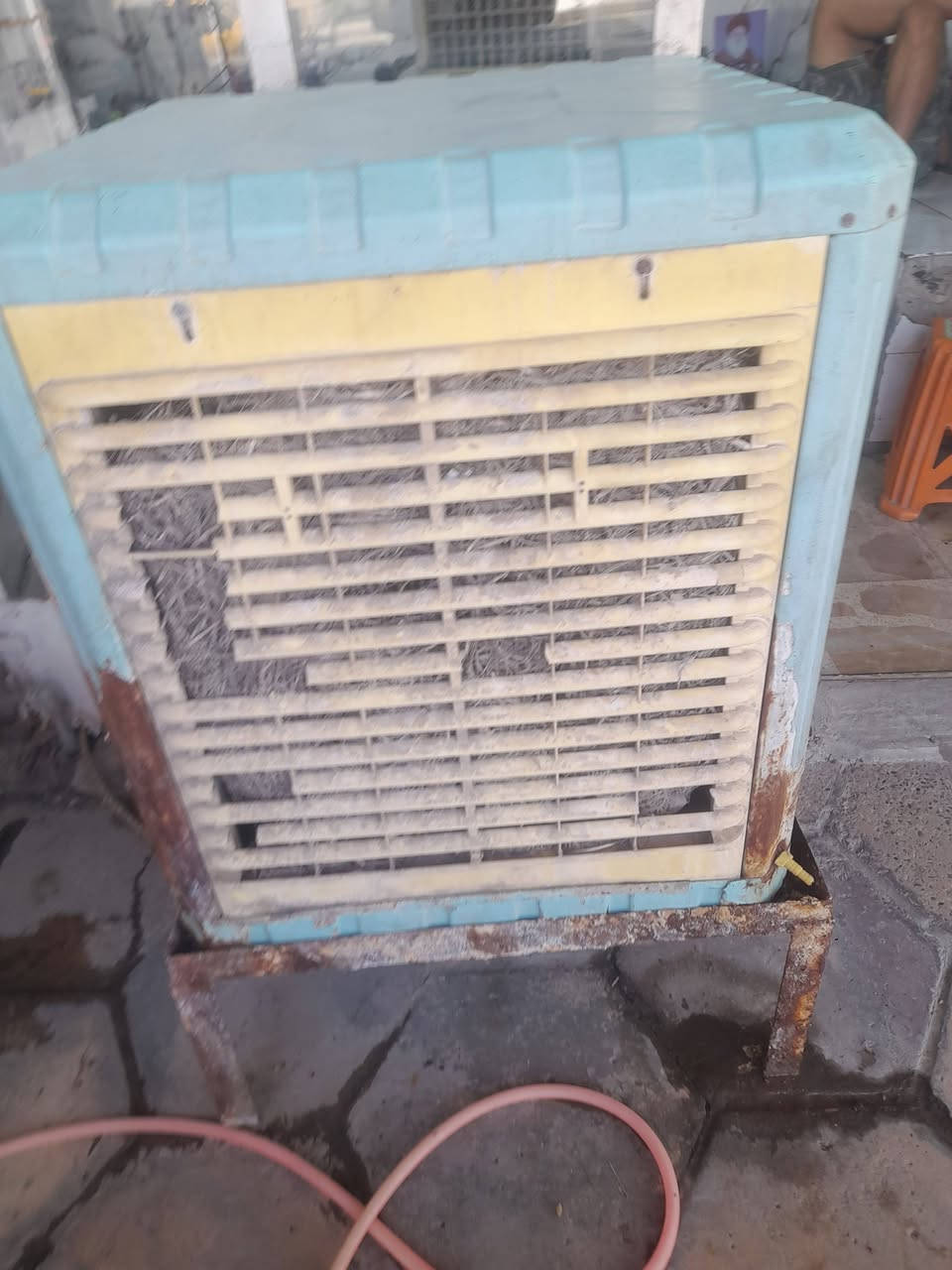 سلام عليكم مبرده مستعملة ماطور جديد يرداله فقط بيبان 
السعر ٥٠  مكان بغداد الشعب رقمي حاب يتواصل ***********
