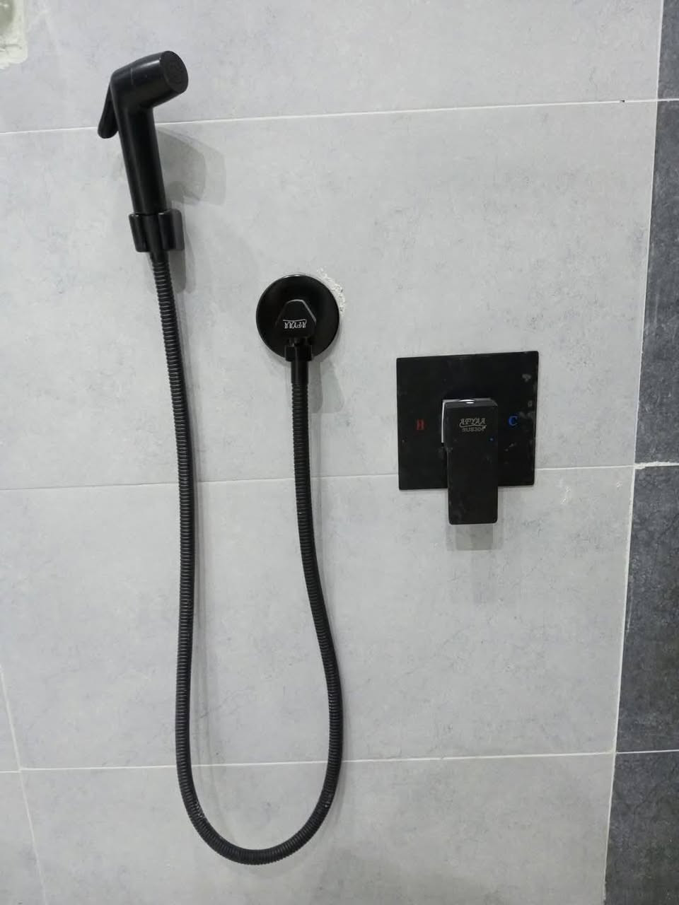 ترميم المنزل بالكامل   // وترميم الصحيات الداخليه بغداد فقط
والديكورات الداخليه سقف ثانوي جبسن بورد بوردكس

- ماء - مجاري - كهرباء - زفت - ماستك - كل ما يخص المنزل 
ترميم الحمامات وتكشير الجدران واعاده تأهيلها
 تكشير  جدران و تنضيفه 
لبخ سمنت +جص وبورك
قلع الارضيه واعاده تأهيلها 
 تسليم مهندس 
صب ارضيات  تصليح جدران و صبغ المنازل 
كوادر مختصه بالتفليش 
***********
هاتف *********** واتساب
