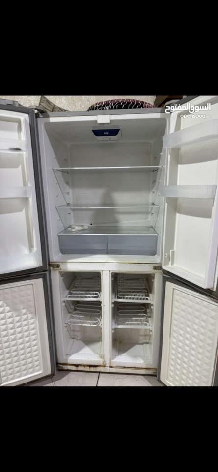 ثلاجه 4بيبان للبيع تشتغل بس ما تبرد مثل ما بالصوره نظيفه بس تحتاج صيانه السعر 125 وبيها مجال مكانها الزبير واتساب ***********

