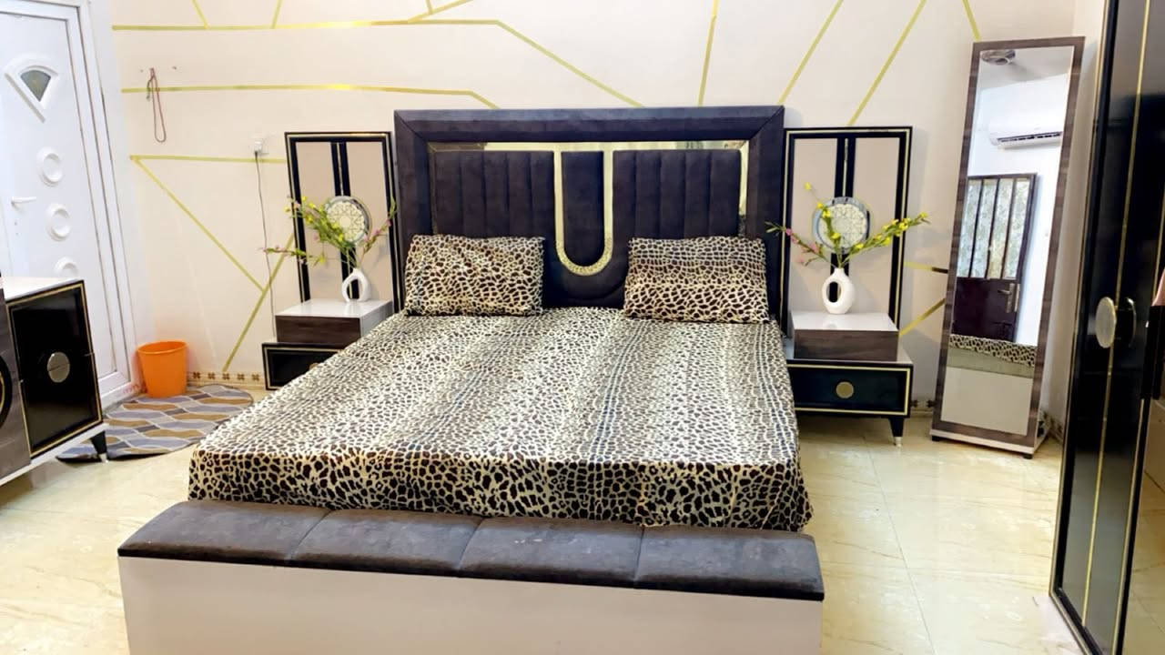 السلام عليكم غرفة 8 قطع مستخدمة نضيفة السعر 900 ألف وبيها مجال *********** واتساب
